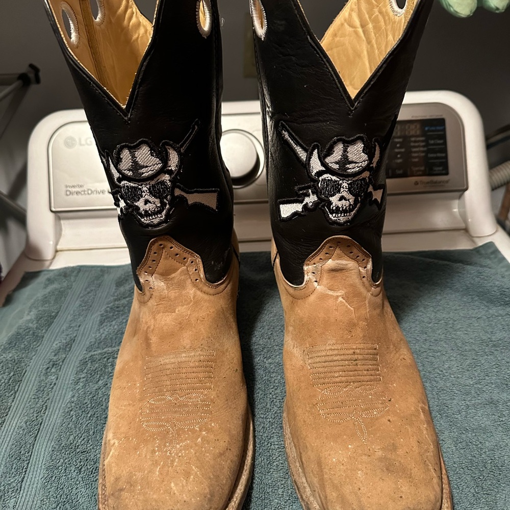 Men's Black and Tan Cowboy Boots